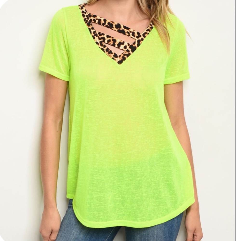 💚 Neon yellow leopard print top💚